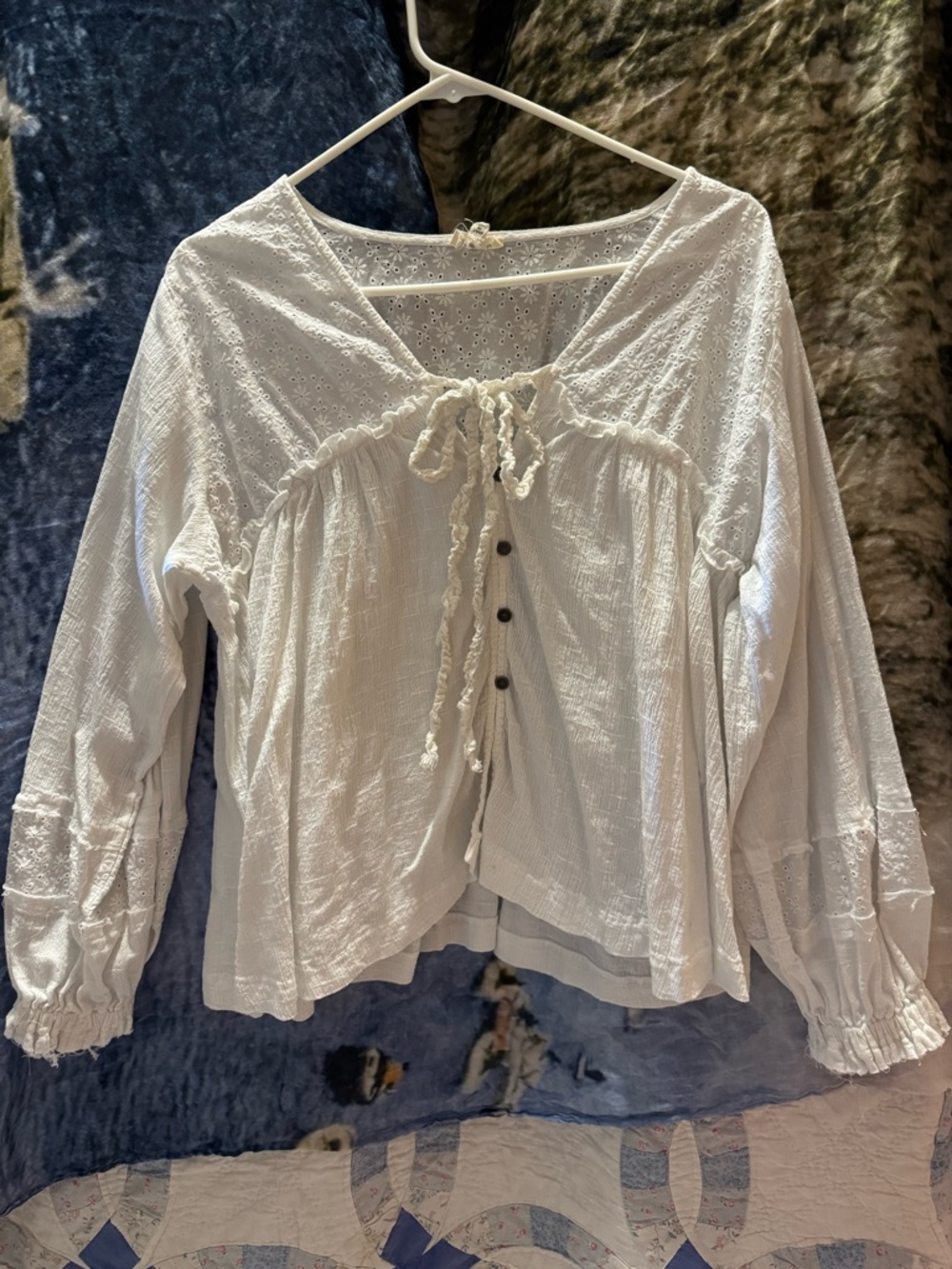 POL Women's White Peasant Button-Front Blouse with Tie